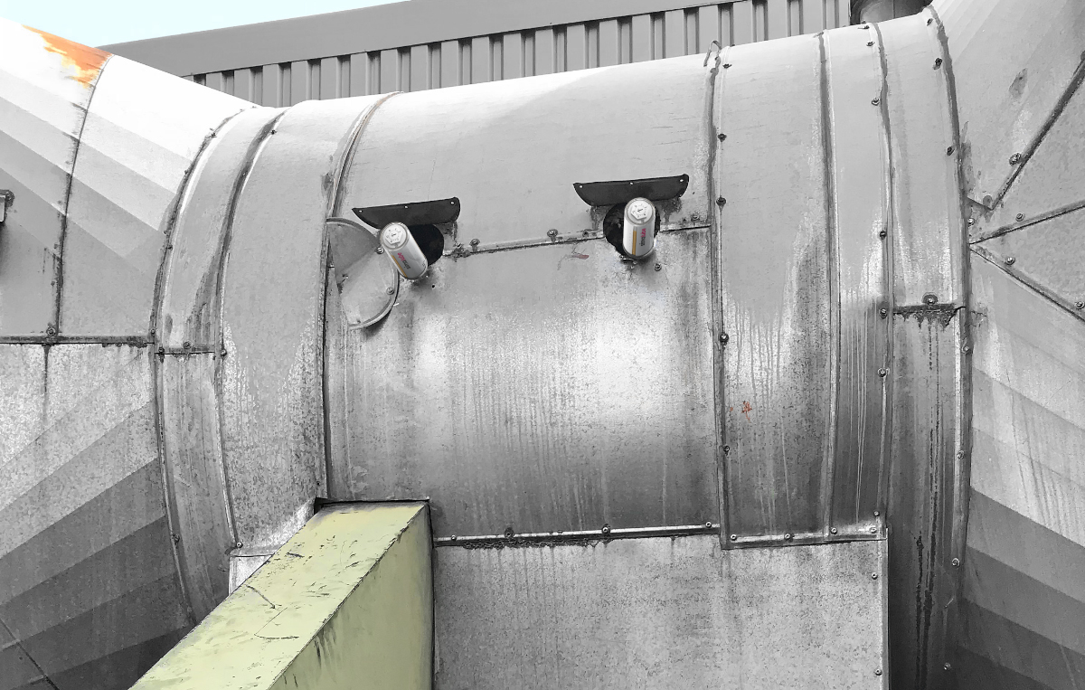 Los rodamientos de un sistema de ventilación se lubrican automáticamente con el lubricador simalube.
