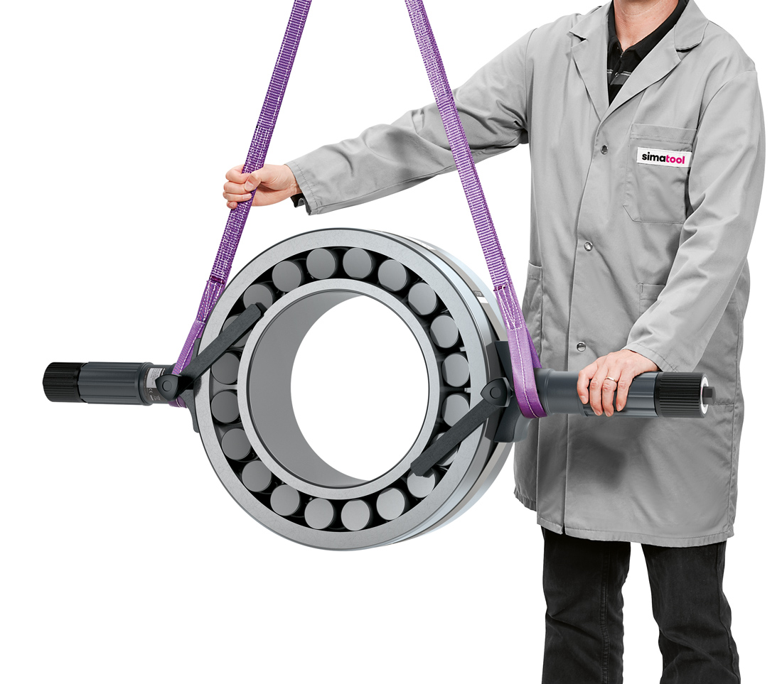 El simatool BHT 300-500 encierra el anillo exterior del rodamiento de rodillos esféricos con una banda de acero.  El orificio permanece libre, por lo que el rodamiento puede introducirse simplemente en un eje. 